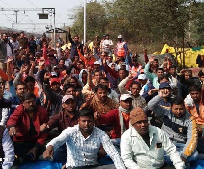 कानपुर में रेलकर्मी की आत्महत्या का मामला, सहकर्मियों ने कार्रवाई को लेकर किया हंगामा, जांच शुरू￼￼