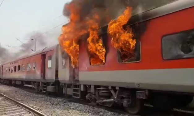 सिरफरे ने ट्रेन में लगाई ईनाम – ट्रेन में शख्स ने पेट्रोल डाल तीन लोगों को जिंदा फूंका, केरल हादसे में पुलिस को टेरर एंगल का शक